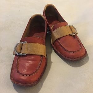 Born buckle loafers 2 tone rust camel size 7.5